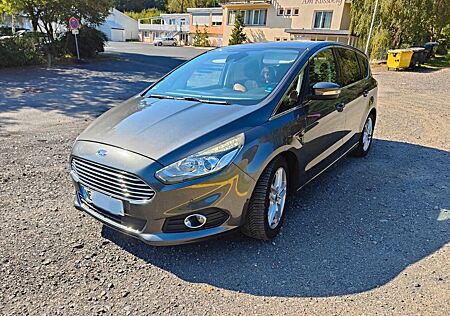 Ford S-Max 2,0 TDCi 132kW 4x4 Titanium PowerShift...