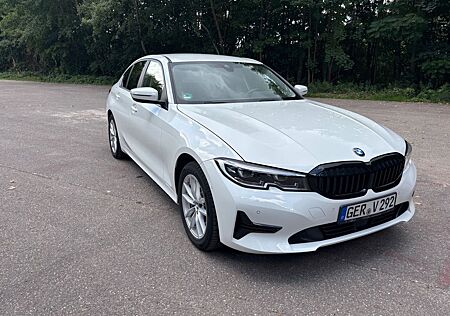 BMW 330e Advantage Automatik Advantage