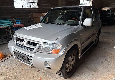 Mitsubishi Pajero 3,2 DI-D Avance, HU/AU,