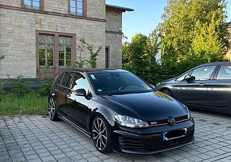 VW Golf Volkswagen 2.0 TSI DSG GTI Performance | 1. Hand