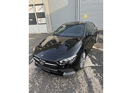 Mercedes-Benz CLA 200 AMG-Line Panorama-Schiebedach