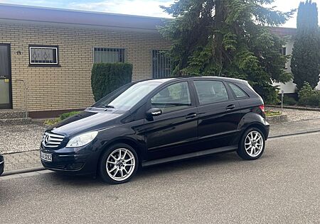 Mercedes-Benz B 200 -