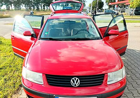 VW Passat Variant Volkswagen Passat 4Motion - Allrad mit Klima und Holzaus
