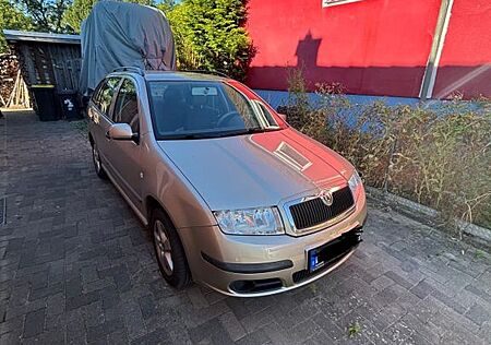 Skoda Fabia Combi 1.4 16V Classic Automatik Classic