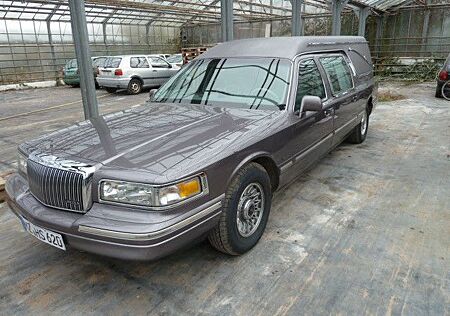 Lincoln Town Car Bestatter Leichenwagen