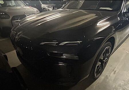 BMW 740d xDrive/prod25/TV/Bowers/SkyLounge/Full