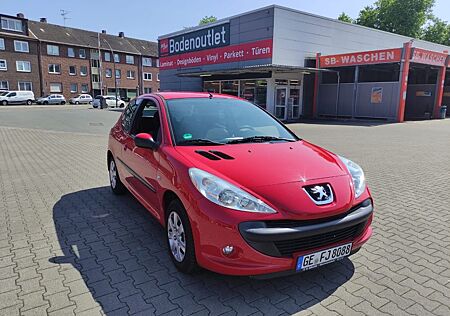 Peugeot 206 + scheckheftgepflegt