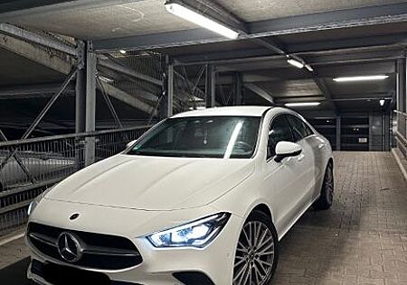 Mercedes-Benz CLA 200 -