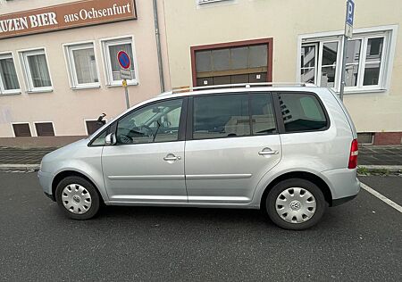 VW Touran Volkswagen 1.6 FSI Highline Highline