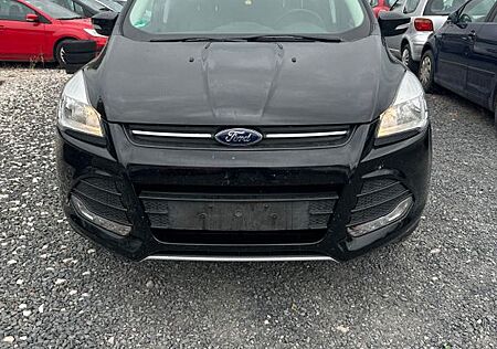 Ford Kuga 4x4 mit *Anhängerkupplung*