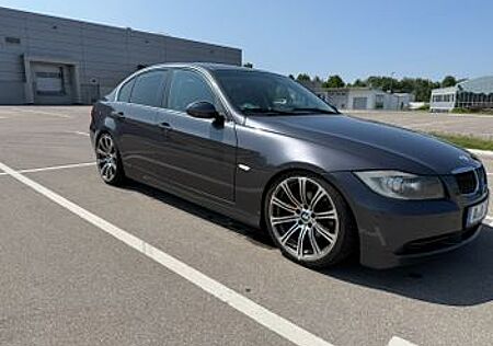 BMW 325i -