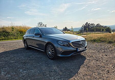 Mercedes-Benz E 350 d 4MATIC T Scheckheft Unfallfrei Luxury