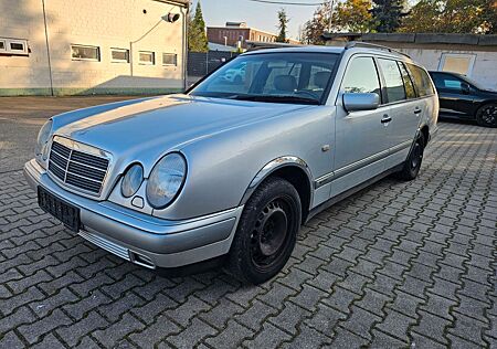 Mercedes-Benz E 320 4-Matic 2.Hand Klimaaut. Aut.