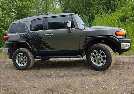 Toyota FJ Cruiser gebraucht kaufen Toyota FJ Cruiser FJ