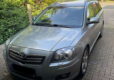 Toyota Avensis Combi Executive 2,2-l-D-CAT Executive