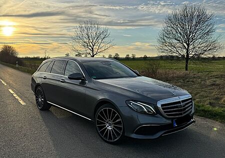 Mercedes-Benz E 220 EXCLUSIVE Widescreen*Burmester*AHK*Ambiente*ACC*