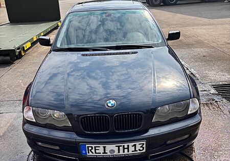 BMW 330xi -