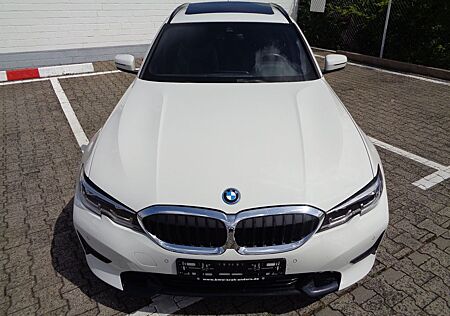 BMW 330e T. Sport 68 tkm Leder Pano.Live C.HIFI AHK