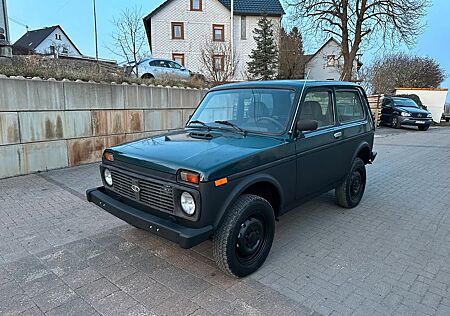 Lada Niva 1.7i 4X4 TÜV 2/28 AHK SERVO BJ2009