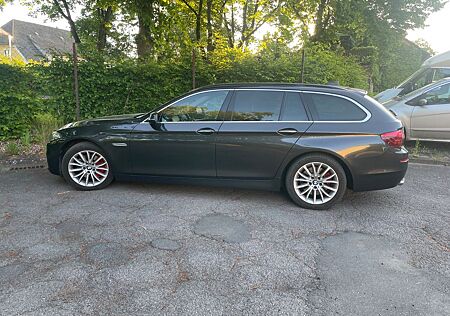 BMW 530d xDrive Touring A Luxury Line Luxury Line