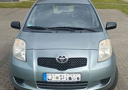 Toyota Yaris 1,0-l-VVT-i -