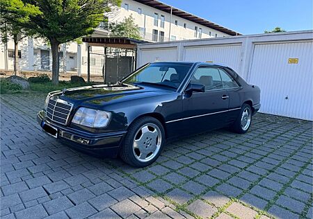 Mercedes-Benz 220 E Coupe W124