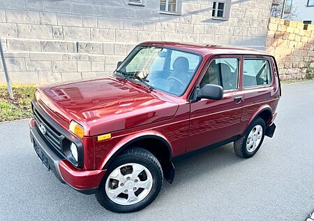Lada Taiga Urban 4x4/1 HAND/TÜV/SCHECKHEFT/TOPZUSTAND