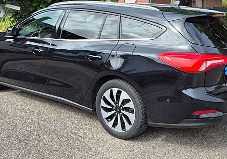 Ford Focus 1,0 EcoBoost 74kW Cool & Connect Turni...
