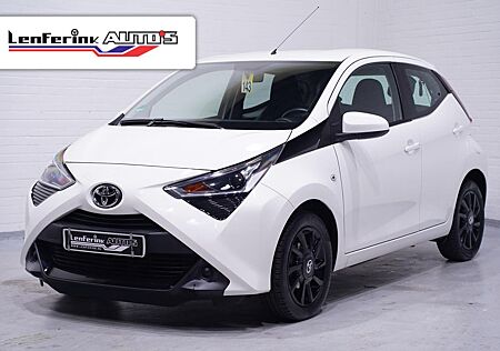 Toyota Aygo (X) Aygo 1.0 VVT-i x-play Achteruitrijcamera Apple C