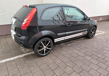 Ford Fiesta gebraucht kaufen Ford Fiesta 1,3 44 kW Fun X Fun X