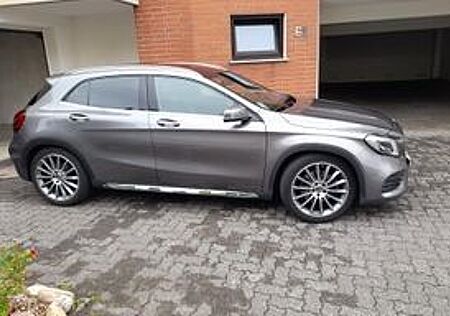 Mercedes-Benz GLA 250 4MATIC DCT -AMG Line