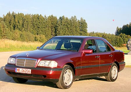 Mercedes-Benz C 180 W202 CLASSIC Service+Bremsen NEU! TÜV 8/27