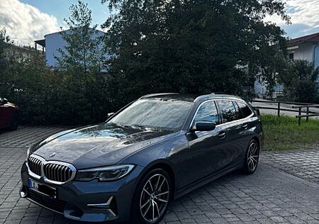 BMW 330d xDrive Touring Luxury Line Auto Luxury Line