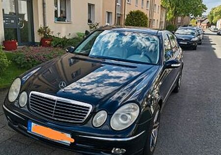 Mercedes-Benz E 320 AVANTGARDE Avantgarde