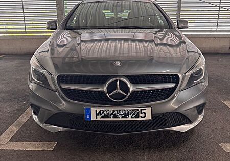 Mercedes-Benz CLA 200 -