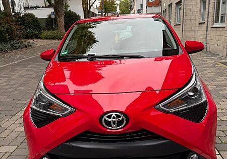 Toyota Aygo (X) Aygo (X) 1,0-l-VVT-i x x