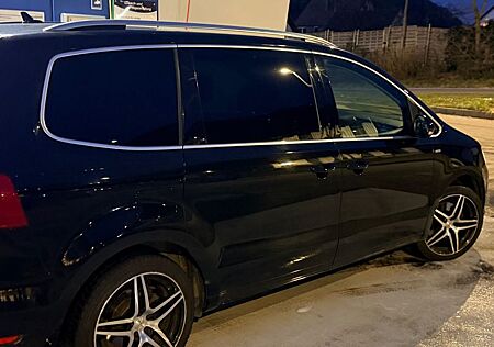 VW Sharan Volkswagen 2.0 TDI DSG 130kW Pano Dynaudio 7 Sitzer