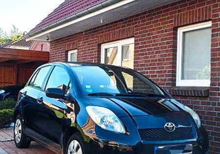 Toyota Yaris 1,0-l-VVT-i Cool