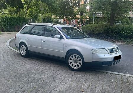 Audi A6 2.4 Benziner Automatik AHK Schiebedach T