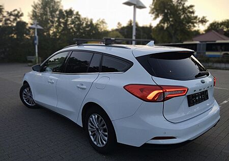 Ford Focus Turnier 1.0 EcoBoost Titanium