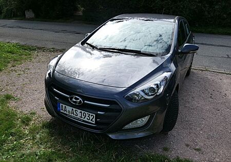 Hyundai i30 blue 1.6 CRDi 81kW YES! Silver YES! Silver