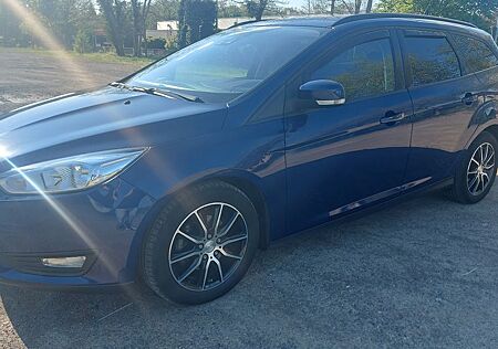 Ford Focus 1,0 Busin. Turnier Klima 8Fach Bereift