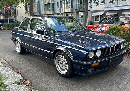 BMW 320i E30 2-türige Limousine