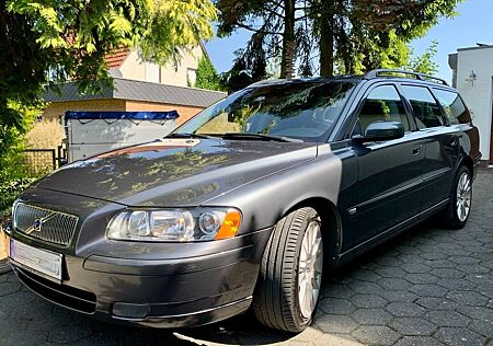 Volvo V70 2.4 Momentum 7 Sitzer, gepflegter Zustand