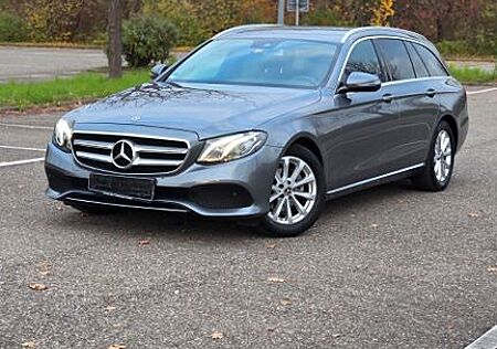 Mercedes-Benz E 220 d T Autom. -