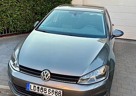 VW Golf Volkswagen 1.2 TSI 63kW BMT Trendline Trendline
