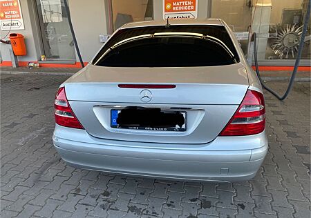 Mercedes-Benz E 220 Mercedes Benz CDI
