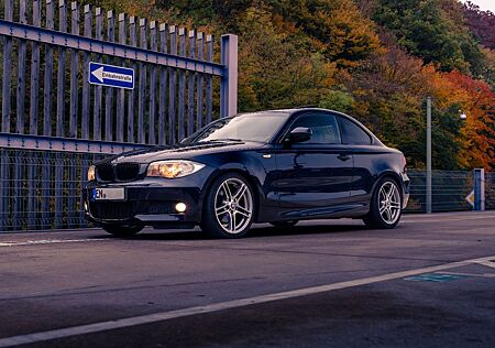 BMW 120i Coupé - Carbon Schwarz, 170 PS