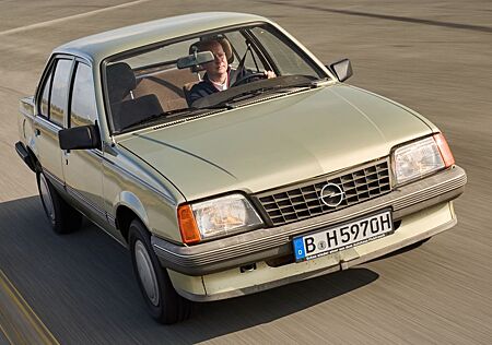 Opel Ascona C 1.8i Kat Touring Viertürer, Technik top