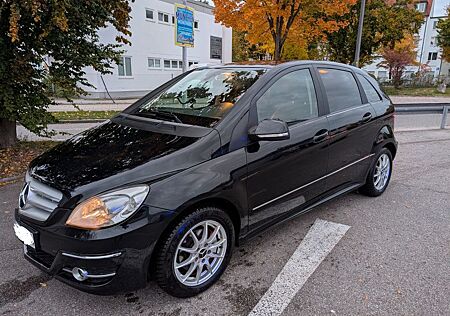 Mercedes-Benz B 200 - top Zustand Rentner-/Garagenwagen